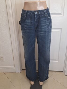 Men's Classic Straight-Leg Jeans in Dark Blue